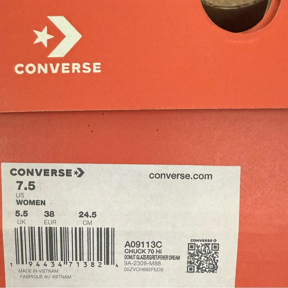Converse chuck Pink High-Top Sneakers with Heart Details